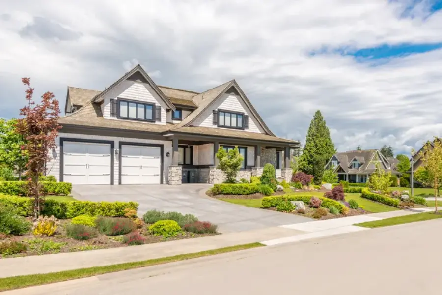 Expert Front Yard Landscaping in Mesquite, TX Expert Front Yard Landscaping in Mesquite, TX